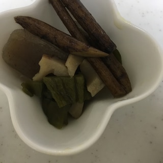 ししとうとごぼうと蓮根とこんにゃくの煮物(^^)